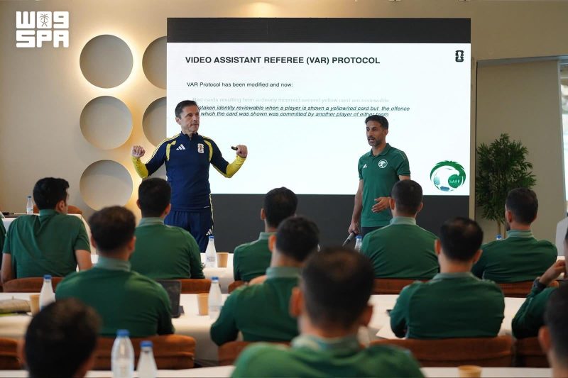 مستقبل الملاعب: تطوير منظومة التحكيم في دوري روشن السعودي