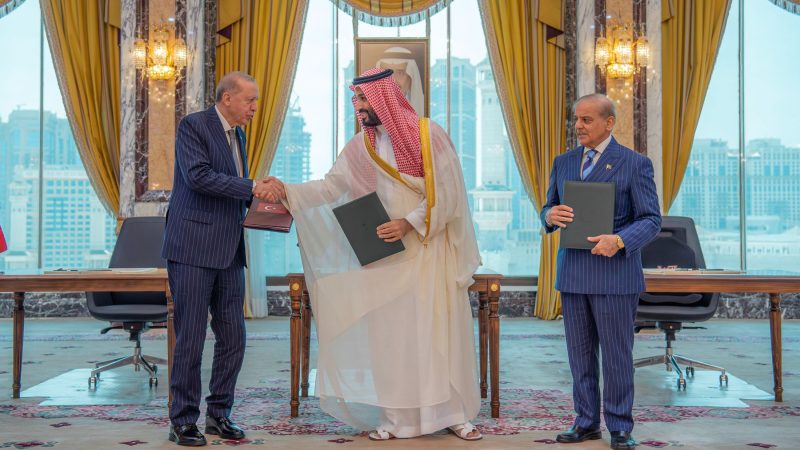 مستقبل التوازنات الدولية بعد دخول اتفاقية مكة للدفاع المشترك حيز التنفيذ