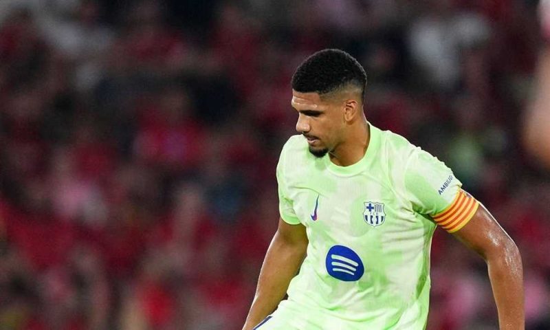 ليفربول وبرشلونة يتوصلان لاتفاق نهائي بشأن رونالد أراوخو