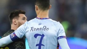 كشف زيف أخبار تواصل رونالدو وميسي عقب وفاة والد ميسي