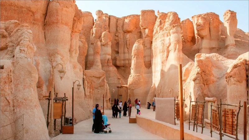 التحول الرقمي والابتكار في تجربة السياحة في السعودية
