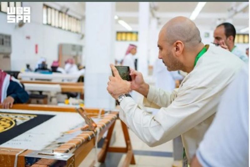 إبداع سعودي خالص في مجمع الملك عبدالعزيز لكسوة الكعبة المشرفة بمكة
