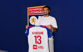 كل ما تريد معرفته عن زاكاري أتيكامي لاعب ليون الجديد