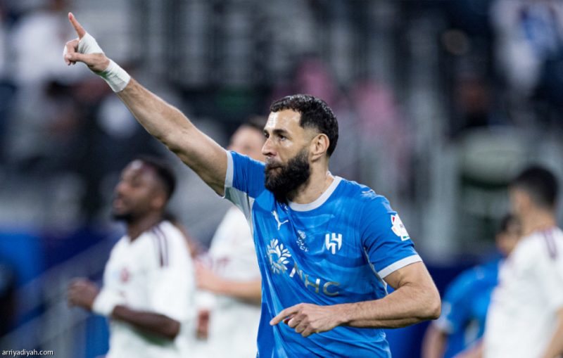 مدرجات المملكة أرينا تشتعل مع انطلاقة الهلال في دوري روشن