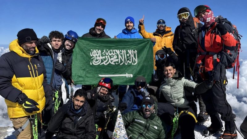 تسلق جبل إلبروس: طموح الشباب السعودي يحطم الأرقام القياسية
