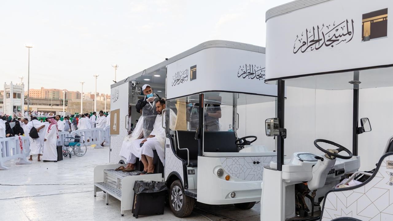عربات التحلل من النسك تعزز جودة تجربة المعتمر في مكة المكرمة