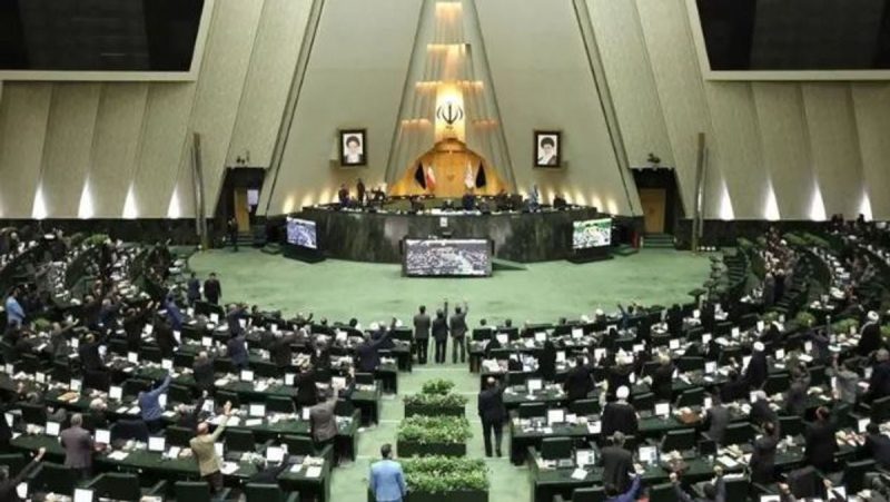 تداعيات إقرار قانون تجريم التواصل مع الإعلام الأجنبي على التعاون العلمي في إيران